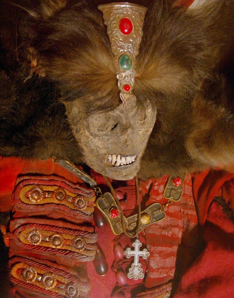 Zmumifikowane ciało prawdopodobnie Jeremiego Wiśniowieckiego / MAREK BAZAK  /East News