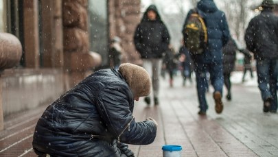 Zmuszali niepełnosprawnych do żebrania. Odpowiedzą za handel ludźmi 
