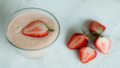 Zmysłowe smaki: Egzotyczne smoothie z truskawkami