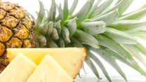   Zmysłowe smaki: Jak obrać ananasa?