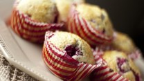 Zmysłowe smaki: Muffiny z białą czekoladą i malinami