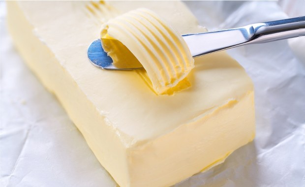 Znaczące spadki cen masła. To, ile płacą Polacy, zależy od sytuacji za oceanem