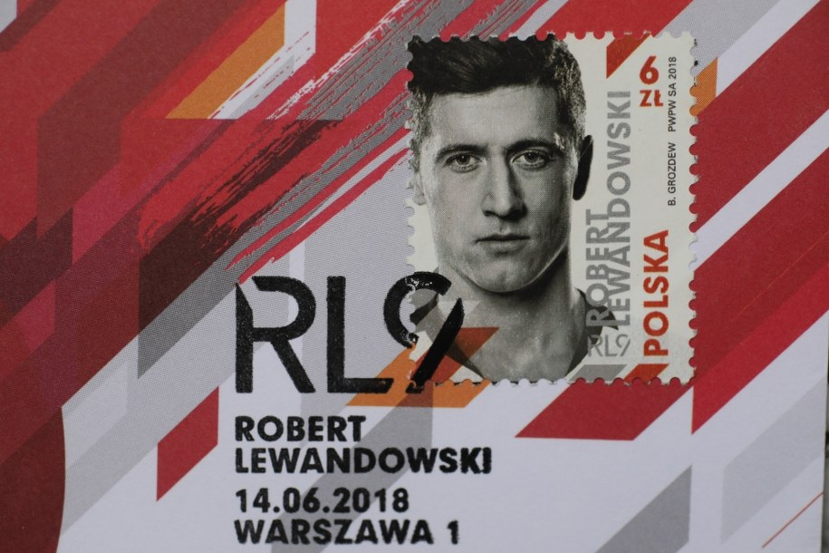 znaczek z pieczątką okolicznościową / 	Leszek Szymański    /PAP