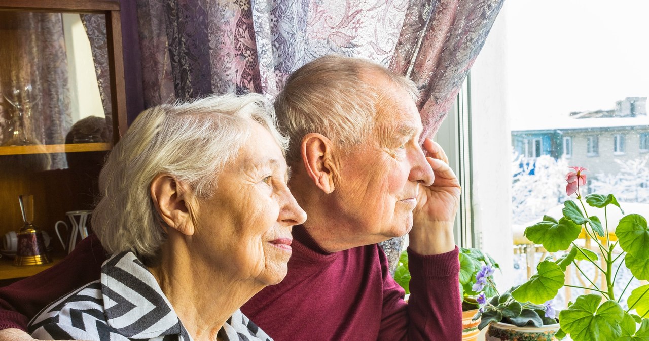 ​Znaczna obniżka opłat za śmieci dla seniorów. Mogą być nawet zwolnieni z płacenia rachunków /123RF/PICSEL