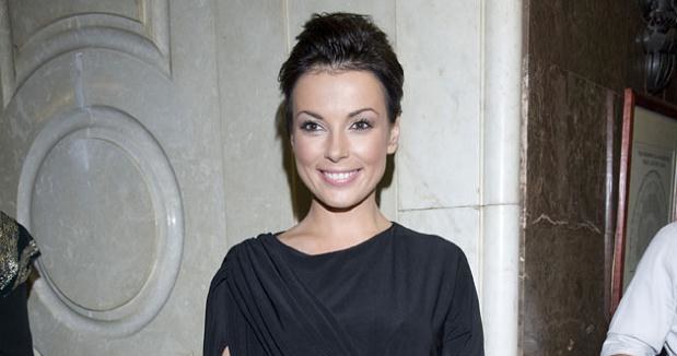 Znacznie chętniej niż biust Kasia pokazuje swoje zgrabne nogi. Fot. Jarosław Antoniak &nbsp; /MWMedia