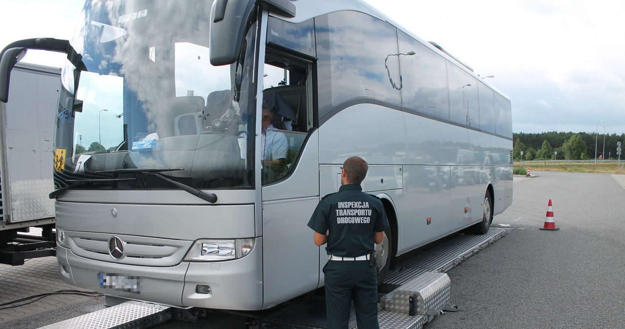 Znacznie wzrosła liczba kontroli autokarów /Informacja prasowa