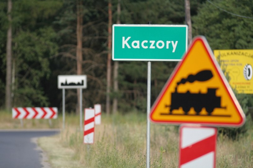 Znak drogowy z nazwą miejscowości nie oznacza początku obszaru zabudowanego /Michał Rogala / Forum /Agencja FORUM
