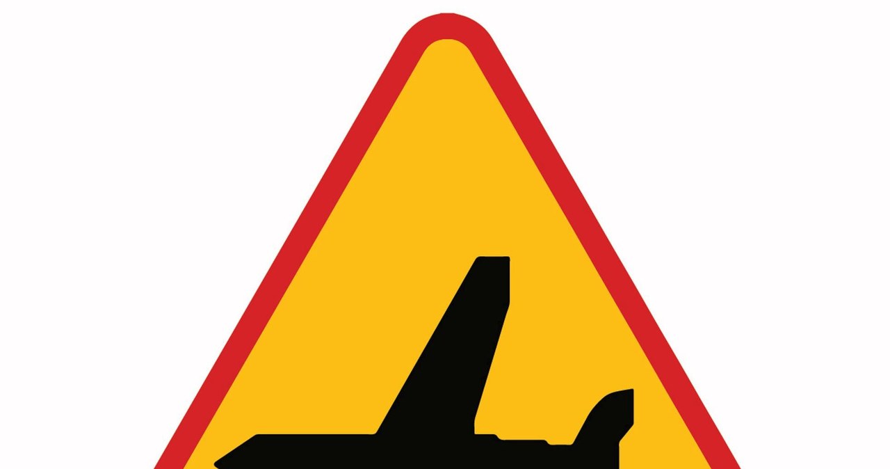 Znak ostrzegawczy A-26. Lotnisko. /INTERIA.PL