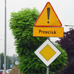 Znak ostrzegawczy A-30. Najdziwniejszy znak drogowy w Polsce?