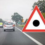 Znak ostrzegawczy z czarną kropką. Dla wielu kierowców to zagadka