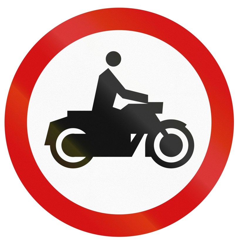 Znak zakazu B-4. Zakaz wjazdu motocykli. /123RF/PICSEL