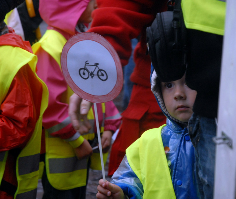 Znaki drogowe dotyczące rowerów nasze dzieci powinny znać. /M. Lasyk /East News