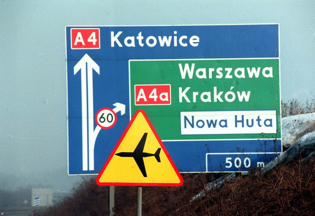 Znaki drogowe przy autostradzie A4 Kraków-Katowice /Jacek Bednarczyk /PAP