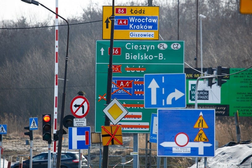 Znaki drogowe w Polsce /Tomasz Kawka /East News