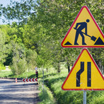 Znaki ostrzegawcze z opisem. Co oznaczają i jak wyglądają na drogach? 