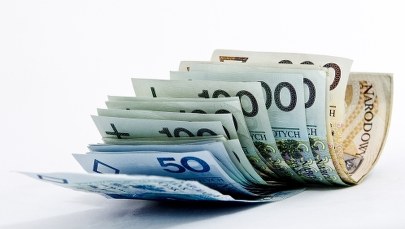 Znalazł 14 tys. zł na ulicy, oddał je na policję