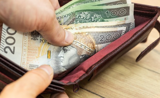 Znalazł na przystanku 20 tysięcy. Pieniądze wróciły do właścicielki  