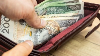 Znalazł na przystanku 20 tysięcy. Pieniądze wróciły do właścicielki  