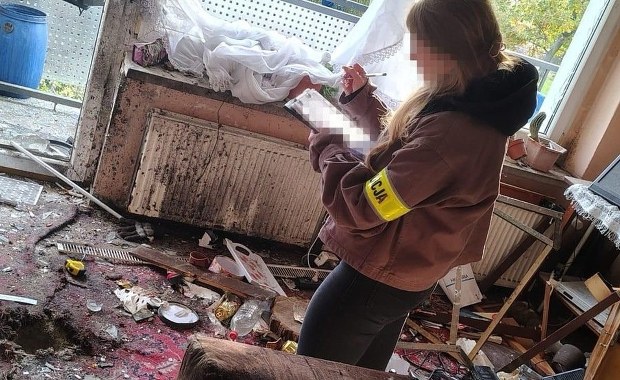 Znalazł pocisk w lesie i przyniósł do domu. Skończyło się eksplozją 