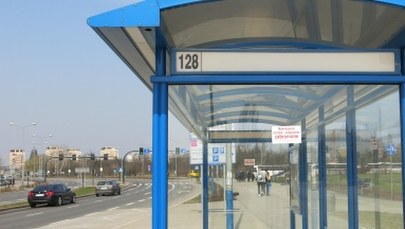 Znalazł w autobusie torbę z pieniędzmi. Część gotówki… przepił