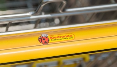 Znalazła kod na kasy samoobsługowe w Biedronce. Obniżyła cenę zakupów 59 razy