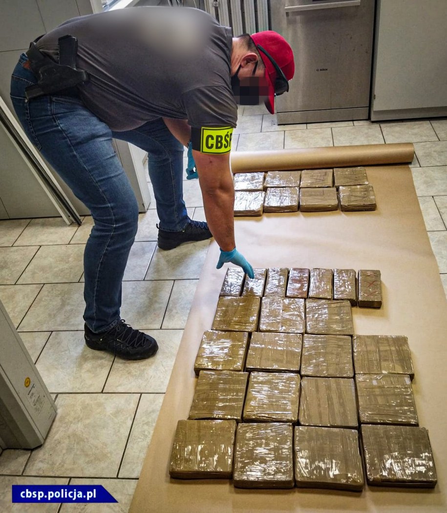 Znalezione przez funkcjonariusza Carlosa narkotyki /Policja
