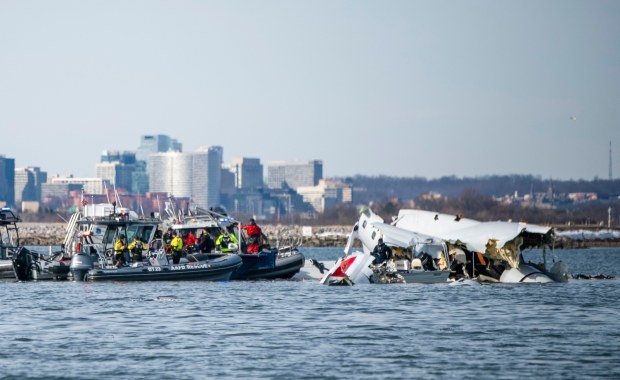 Znaleziono drugą czarną skrzynkę samolotu, który niedaleko Waszyngtonu zderzył się ze śmigłowcem