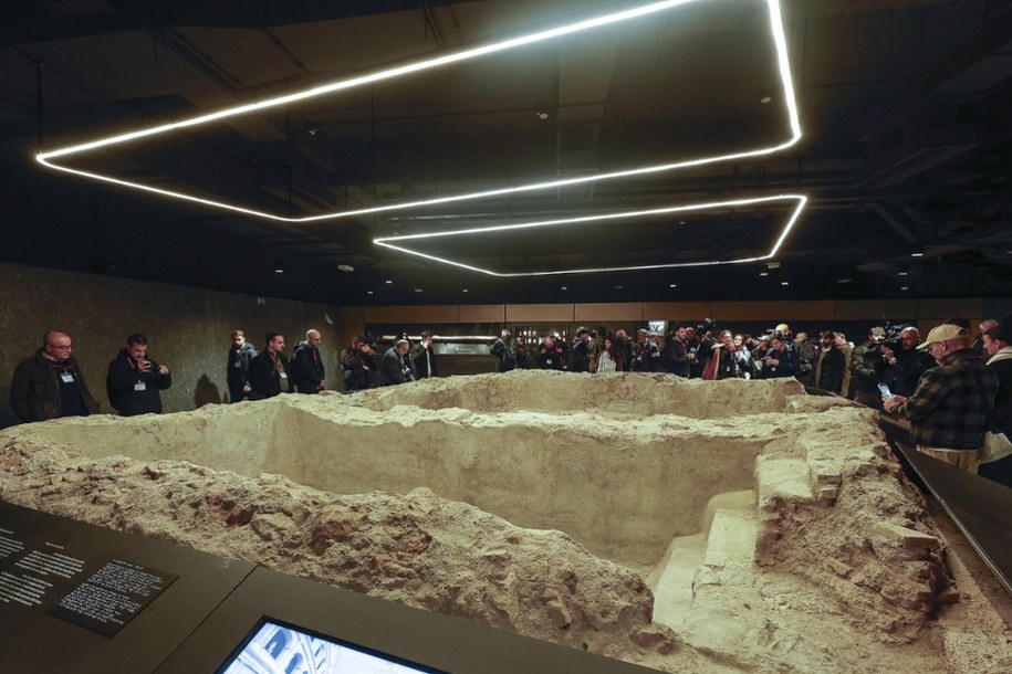 Znaleziska archeologiczne prezentowane na nowej stacji Colosseo Fori Imperiali na linii metra C w Rzymie, grudzień 2025 /	AA/ABACA /PAP