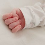 noworodek Znaleźli noworodka ukrytego w szafce. Wstrząsające sceny w Mławie