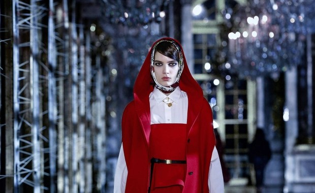 Znamy najnowsze trendy paryskiej mody. Zobacz filmy!