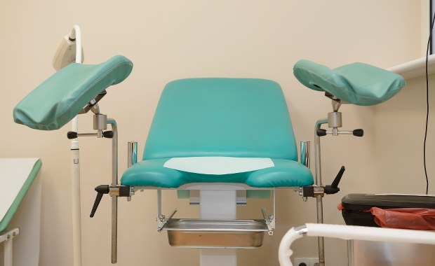 Znana ginekolog z zarzutami. Chodzi o pomoc w przerywaniu ciąży 