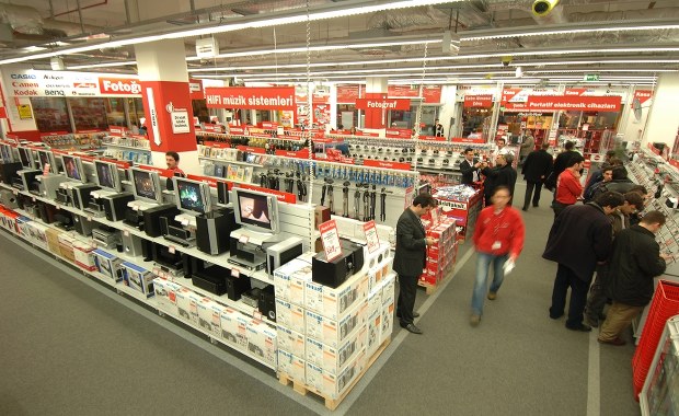 ​Znana sieć elektromarketów znika z Europy. Chiński potentat zainteresowany przejęciem