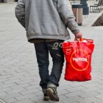 Znana sieć z alertem. Natychmiastowe wycofanie. "Skrzydła muchy"