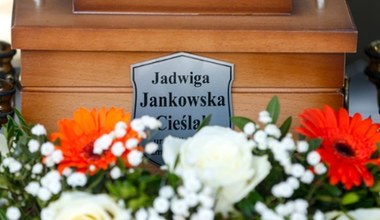 Znane osobistości żegnają Jadwigę Jankowską-Cieślak. W ostatniej drodze towarzyszyli jej Olbrychski, Chyra, Buzek