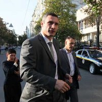 Kliczko zamienia bokserskie rękawice na garnitur 