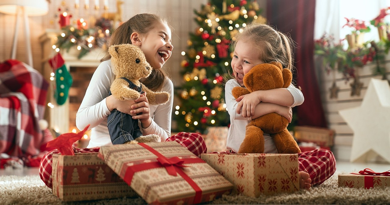 Znany dyskont rozdaje zabawki w gratisie! /adobestock /INTERIA.PL