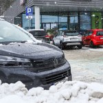 Znany dyskont udostępnia parking dla mieszkańców. Cena? Tylko 12 zł za noc