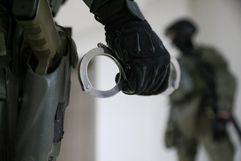 Znany gangster „Oczko” ponownie za kratami. Zatrzymany za przemyt kokainy na międzynarodową skalę /	Leszek Szymański   /PAP