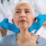 Znany lekarz: Polakom grozi antybiotykooporność. Ból gardła lecz inaczej