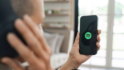 Znany serwis muzyczny usunął miliony utworów. Idzie na wojnę z AI