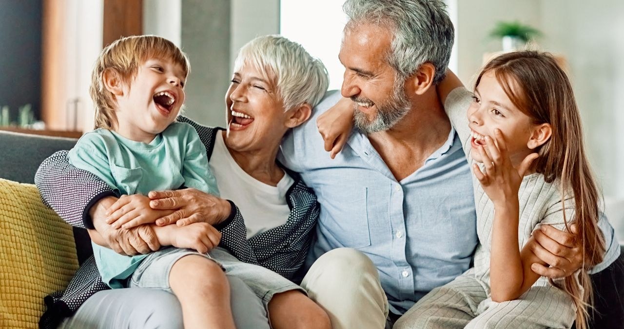 Znany sklep oferuje duże rabaty na Dzień Babci i Dziadka! /adobestock /INTERIA.PL