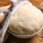 Znasz zasadę 36:20? Ciasto drożdżowe jest pulchne, delikatne i aż wychodzi z miski