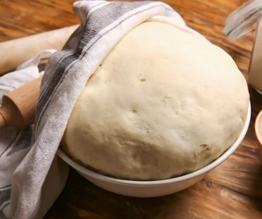Znasz zasadę 36:20? Ciasto drożdżowe jest pulchne, delikatne i aż wychodzi z miski 