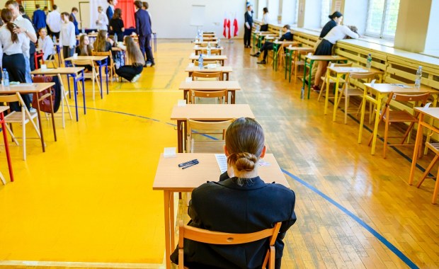 Znasz zasady matury 2026? Podpowiadamy, ile punktów trzeba zdobyć i jakie przybory zabrać