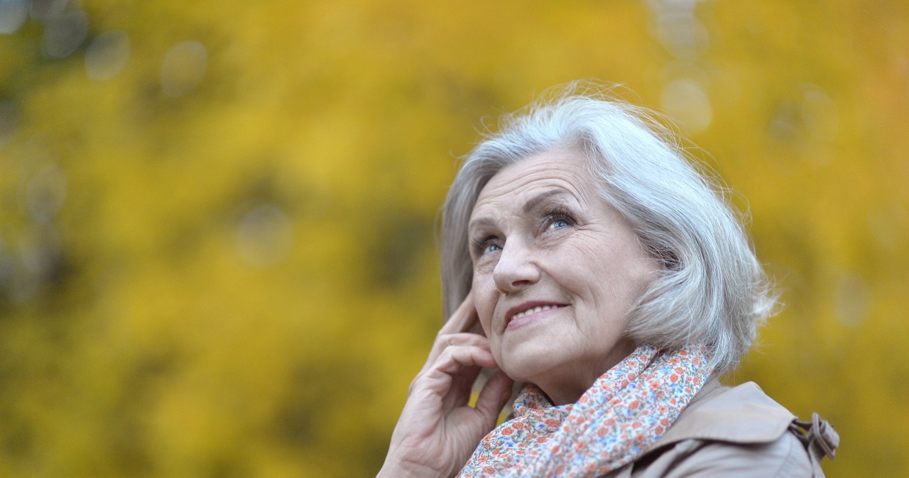 Zneutralizuj żółty odcień siwizny naturalnym szamponem DIY /123RF/PICSEL