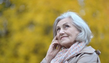 Zneutralizuj żółty odcień siwizny szamponem DIY. Prosty i naturalny skład