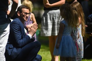 Znieść ubóstwo ustawą. "500 plus" stało się polityczną świętą krową. Czy słusznie?