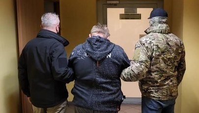 Znieważał policjantów i transmitował to w internecie. Trafił do aresztu