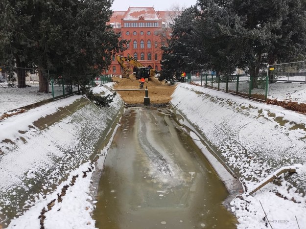 Znika basen pożarowy na placu Batorego. /Urząd Miasta Szczecin /