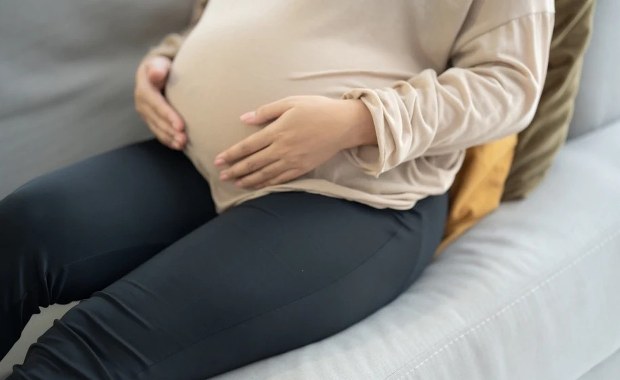 Znikają kolejne porodówki w Polsce. NFZ podał dane